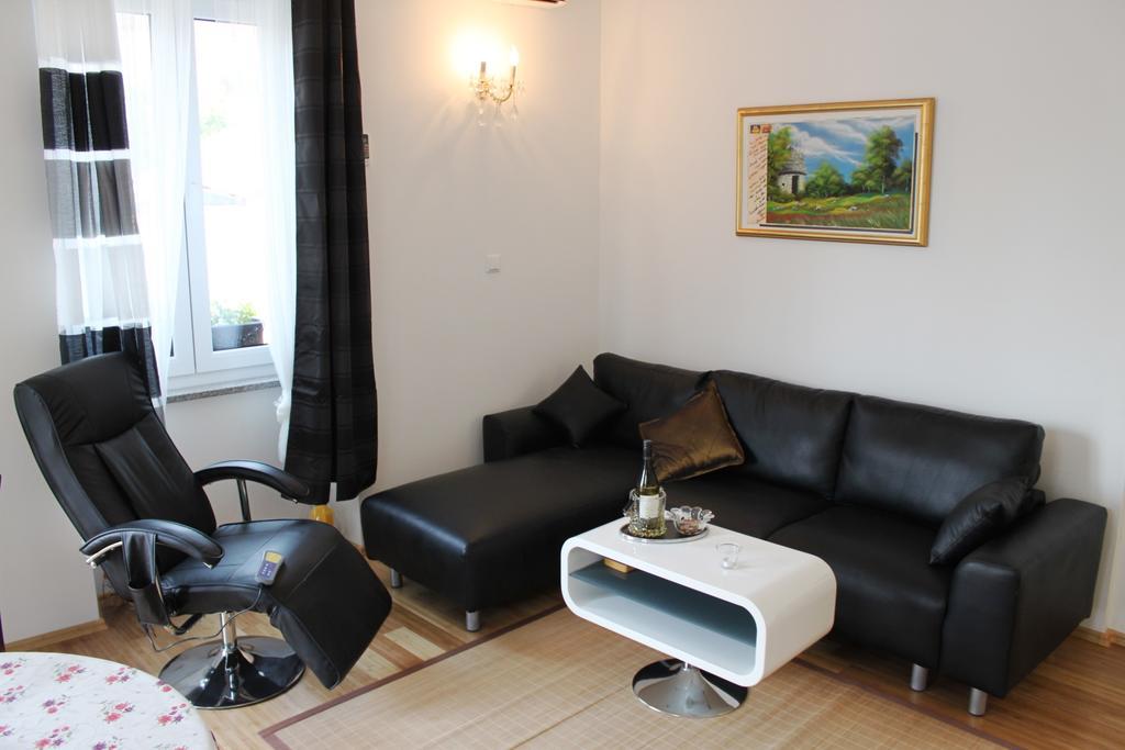بولا Ana Apartment الغرفة الصورة